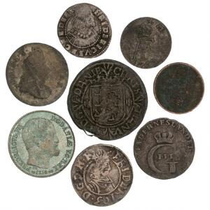 Christian III, 2 skilling 1558, H 10, kantskade, Frederik III, 3 skilling lybsk 1658, H 149, samt 6 ældre danske og udenlandske mønter