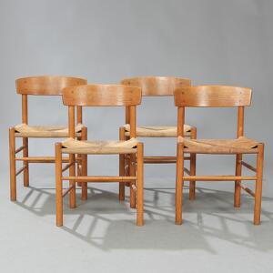 Børge Mogensen Folkestolen. Sæt på fire stole af eg. Sæder med flettet papirgarn. Model J 39. Formgivet 1947. Udført hos FDB Møbler. 4