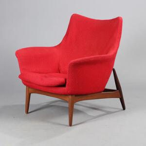 Henry W. Klein, tilskrevet Skalformet lænestol med sæde og ryg betrukket med rødt uld, stel af teaktræ.