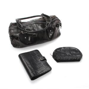 Mulberry Håndtaske, samt kalender og makeup pung af præget sort læder. L. ca. 18 x 37 x 10 cm. 3