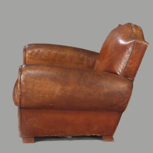 Vintage Club Chair med betræk af brunt skind. 20. årh.s begyndelse.