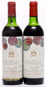 2 bts. Château Mouton Rothschild, Pauillac. 1. Cru Classé 1978 BC us.