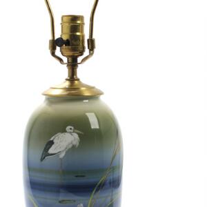 Bordlampe af porcelæn, Kgl. P., dekoreret i underglasur farver med stork og siv. H. inkl. montering 61.