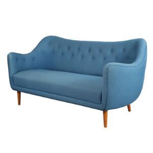 Finn Juhl 2 ½ personers sofa med ben af eg, betrukket på sæde, sider og ryg af blåt uld. Udført hos Bovirke. L. 170.