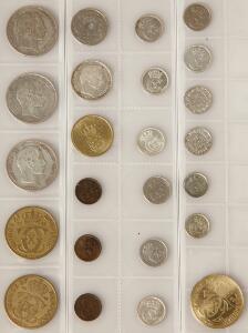 Samling årgangsmønter 24 stk. inkl. 25 øre 1933, 1 kr 1898, 1954, 2 kr 1924, 1941 etc.