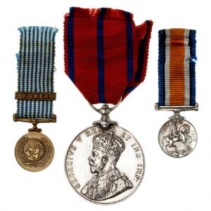 England, Metropolitan Police - George V, Coronation medal 1911 - med bånd samt 2 stk. miniaturer af Korea medaille og engelsk WW1 medaille 1914-1918