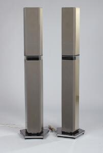 Bang  Olufsen BeoVox Penta. Et par BO 150 W højtalere. Serienr. 05285098, Type 6611. Udført hos Bang  Olufsen, 1986. H. 150. 2