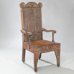 Højrygget engelsk stol af egetræ, såkaldt Vicars Chair. 18. årh.