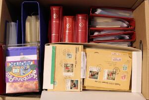 Danmark. BREVE. Kasse med diverse gamle breve i album  ca. 400 FDC fra 1942-1972, ca. 600 Receptkuverter m.m.