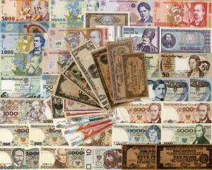 Lille lot sedler i varierende kvalitet fra Hele Verden, bl.a. Rumæniem, Portugal, Polen, Phillipinerne, i alt ca. 60 stk.