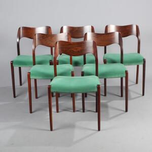 Niels O. Møller Et sæt på seks stole af palisander, sæder med grønt velour. Model 71. Udført hos N.O. Møller. 1960-1970erne. 6
