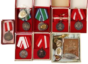 Lot danske medailler, fortjensttegn etc. fra bl.a. hjemmeværnet, i alt 23 stk, mange i originale æsker
