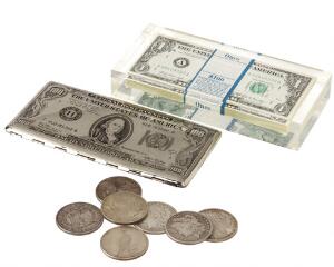 USA, lot 1 dollar 1883 - 1924 7 stk., brevvægt med bundt 1 dollar sedler 1969 samt cigaretetui med motiv af 100 dollar seddel 1928