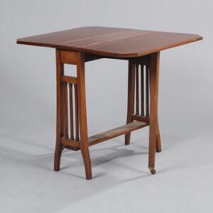 Engelsk gate-leg table af mahogni, regency form. 20. årh. H. 61. B. 61. L. 74.