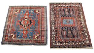To persiske tæpper i klassisk Kazak design, prydet med ornamentik på lys- og mørkeblå bund. 20. årh. 162 x 145 og 188 x 126. 2