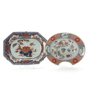 Qianlong barberskål og rektangulært kinesisk Imari fad af porcelæn, dekorerede i farver og guld. Kina 1736-1795. L. 30 og 33,5 cm. 2