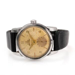 Omega Fire herrearmbåndsure af stål og guldbelagt stål. Både manuelt og mekanisk værk. 1950-60erne.