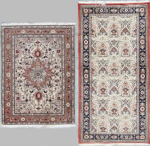 To persiske tæpper. Veramin, blomster på lys bund. 198 x 100. Samt Tabriz, medaljondesign. 140 x 105. Begge Ca. 2000.2