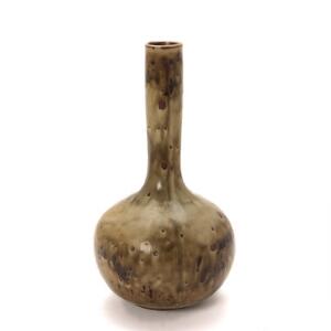 Axel Salto Vase af stentøj modelleret med smal hals. Dekoreret med sungglasur. Sign. Salto. Kgl. P. H. 24.