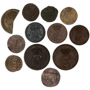 Christian IV - Frederik VIII, lille lot sølv- og kobbermønter, bl.a. 2 skilling 1648, 1677, 5 øre 1874, 1902, i alt 12 stk.