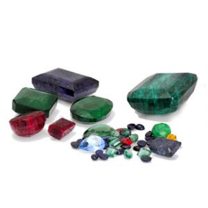 Samling af uindfattede smykkesten bestående af safirer, rubiner, smaragder, topas, ametyster og citrin. Certifikater på i alt ca. 9567.01 ct. medfølger.