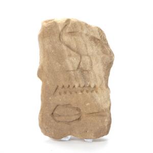 Ægyptisk fragment af sandsten. Antagelig 18.-20. dynasti, ca. 1550-1080 f.Kr.  22 x 14 cm