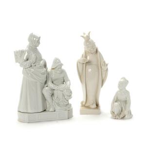Tre figurer af porcelæn heraf to udekorerede og en blanc de chine. Royal Copenhagen. H. 15-32 cm. 3