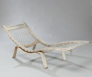 Hans J. Wegner Hammock Chair. Chaiselongue af eg, monteret med metalsamlet flagline. Model GE 2. Udført hos Getama. L. 183.