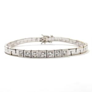 Diamantarmbånd af 18 kt. hvidguld, prydet med talrige brillantslebne diamanter på i alt ca. 0,63 ct. Vægt 16,2 gr. L. 16,3.