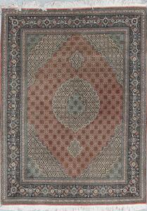 Tabriz tæppe, Persien. Medaljon design. Konturer med silkeluv. God fast kvalitet. Ca. år 2000. 200 x 150.