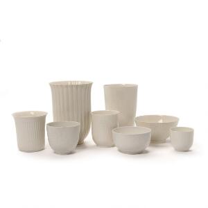 Thorkild Olsen, Kgl. P. En samling blanc de chine vaser og skåle. Nogle stemplet monogram. Alle stemplet Kgl. P. H. 6,2. - 19,5. 8