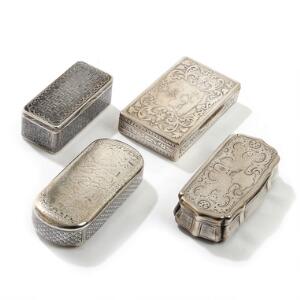Fire tabatierer af sølv, delvis dekoreret i nielloteknik. Rusland, Østrig-Ungarn, Frankrig m.fl. 19. årh. Vægt ca. 388 gr. L. 7,5-10. 4