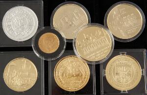 20 kr 1916, H 1A, 4 stk. forgyldte sølvmedailler fra Mønthuset Danmark samt 3 stk. møntkopier, i alt 8 stk.