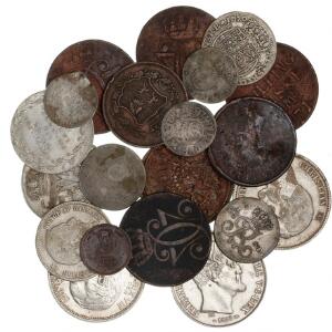 Danske mønter, bl.a. 12 skilling 1720, H 62, 24 skilling 1763 HSK, H 35B, 1 rigsdaler 1855 VS, H 8A samt diverse norske og en russisk mønt, i alt 20 stk.