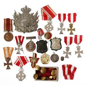 Samling af diverse medailler for tro tjeneste i 25 til 50 år, deltagermedaille for krigen 1848-1850, enkelte medailler for god skydning m.m