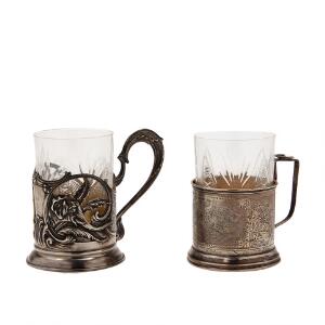 To russiske theglas-holdere af sølv, indvendig forgyldt. 1894 og efter 1917. 2.