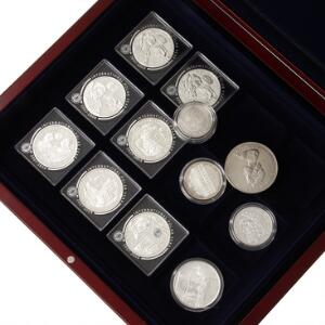 Samling af sølvmønter, bl.a. Det Internationale Polarår, mønter fra diverse øer rund om i verden samt bl.a. Panimex medailler, i alt 20 stk.