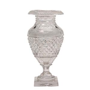 Balusterformet vase af sleben krystal. Antagelig Rusland. 20. årh. H. 24.