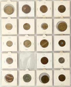 Samling af diverse tokens, hundetegn, elmønter, gasmønter og spillemønter m.m., i alt 105 stk.