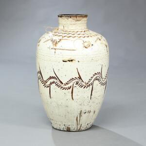 Kinesisk Cizhou vinkrukke af glaseret keramik. Ming eller senere. H. 70 cm.