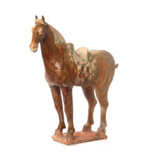 Kinesisk hest af delvis glaseret keramik. Tang 618-906. H. 39 cm.