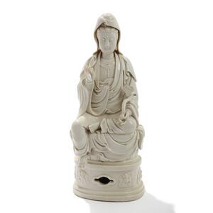 Guanyin. Blanc de chine figur af porcelæn. Stemplet. Kina 20. årh. H. 48.