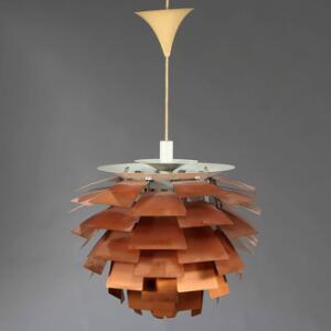 Poul Henningsen PH-Koglen. Pendel med lameller af børstet kobber. Udført hos Louis Poulsen. Diam. 72.