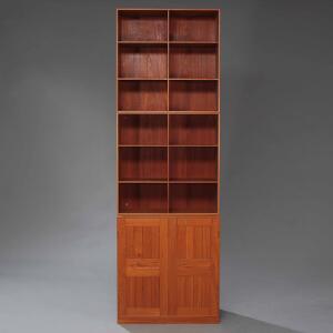 Mogens Koch Skab med sokkel samt to bogkasser af massiv mahogni. Udført hos Rud. Rasmussens Snedkerier. 4