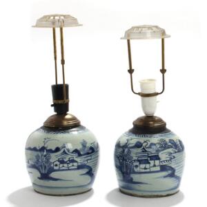 To næsten identiske orientalske ingefærkrukker af porcelæn, monterede bordlamper. 19. årh. H. ekskl. montering 16. 2