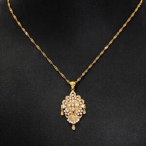 Diamanthalskæde med kæde af 18 kt. guld prydet med talrige brillant,- navette og baguetteslebne diamanter. L. 4 og 52 cm.