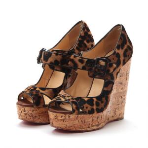 Christian Louboutin Wedges i leopardmønstret ponyskind med åben tå. Str. 39. Hælhøjde ca. 14 cm. 2