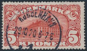 1915. 5 kr. Posthus, brunrød. Vm.IV. Variant FARVEPLET UNDER A. Flot stemplet eksemplar. AFA 2800