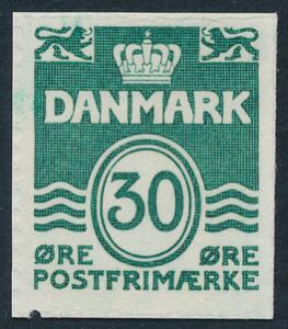 1967. Bølgelinie. 30 øre, grøn. DELVIS UTAKKET. Et yderst sjældent mærke der kun kendes i få eksemplarer. AFA - . Attest Møller.