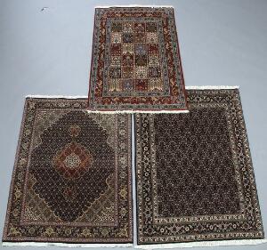Tre persiske tæpper. To Tabriz tæpper samt Qum. 21. årh.3